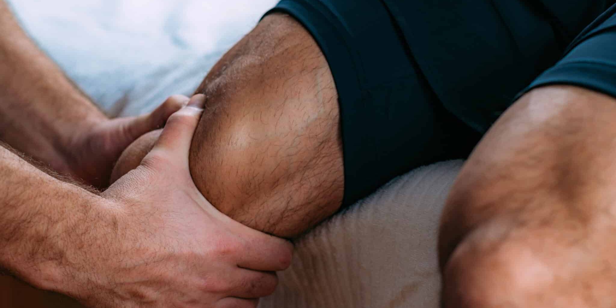 what-knee-conditions-qualify-for-disability Man getting knee evaluated for injuries
